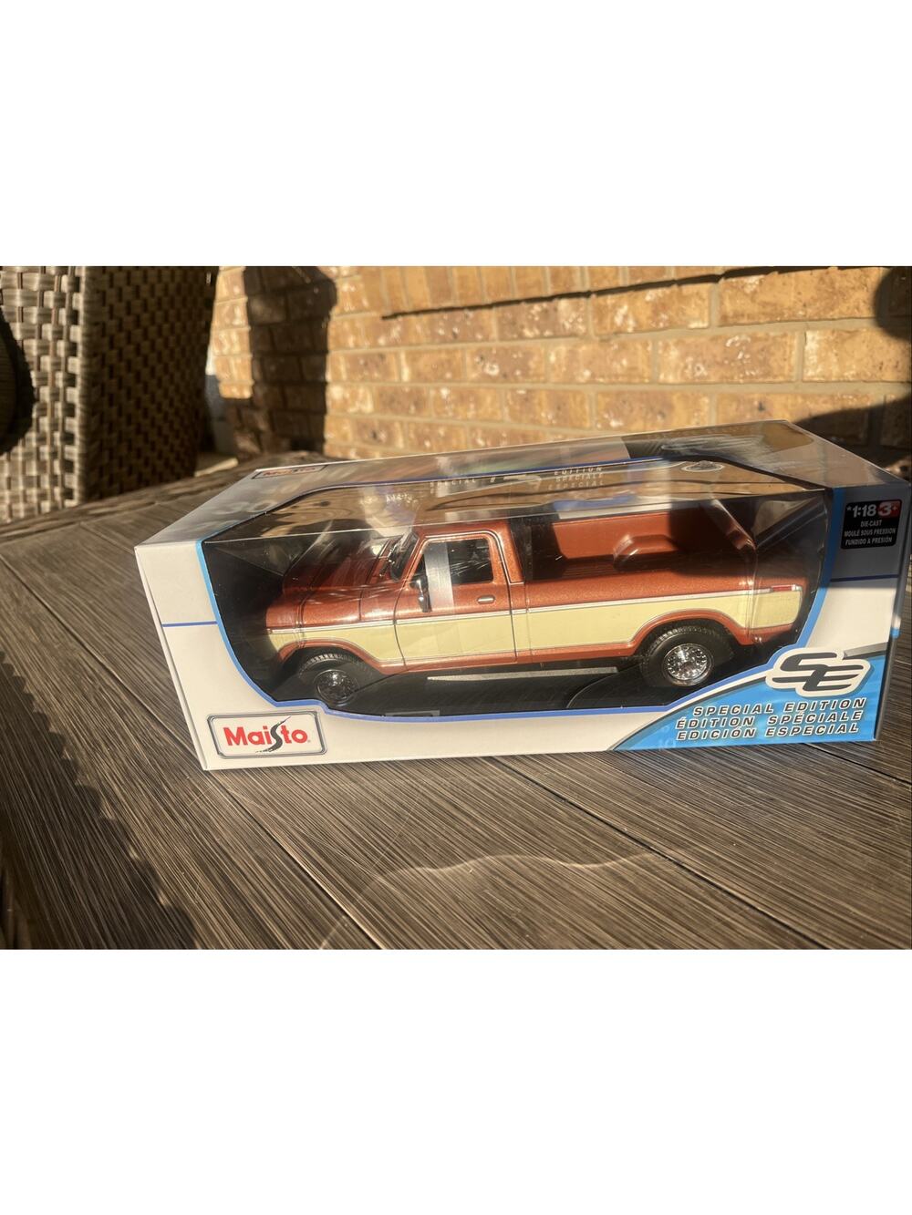 Maisto 1979 Ford F150 F-150 Ranger Rust Tan Special Edition 1:18 Diecast Model